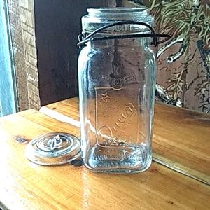 Queen canning jar.